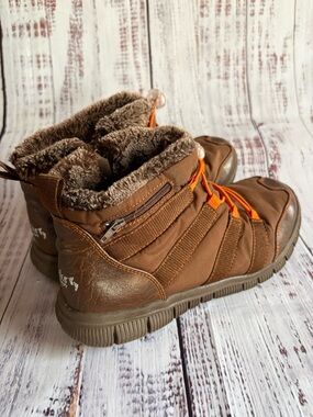 Cheeks womens Brown Fleece-Lined Winter Boots with Orange Laces